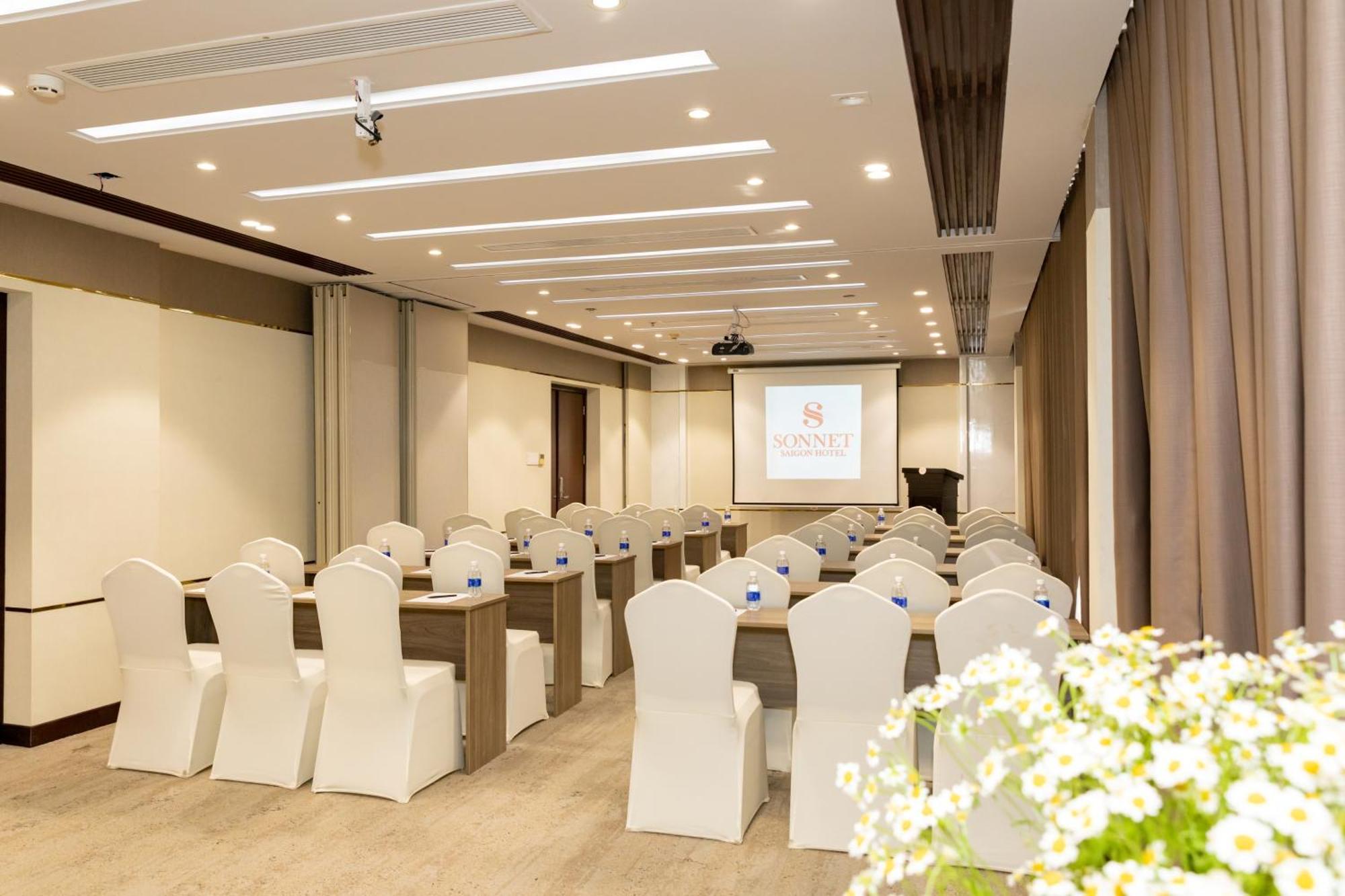 Sonnet Saigon Hotel Хошимин Екстериор снимка