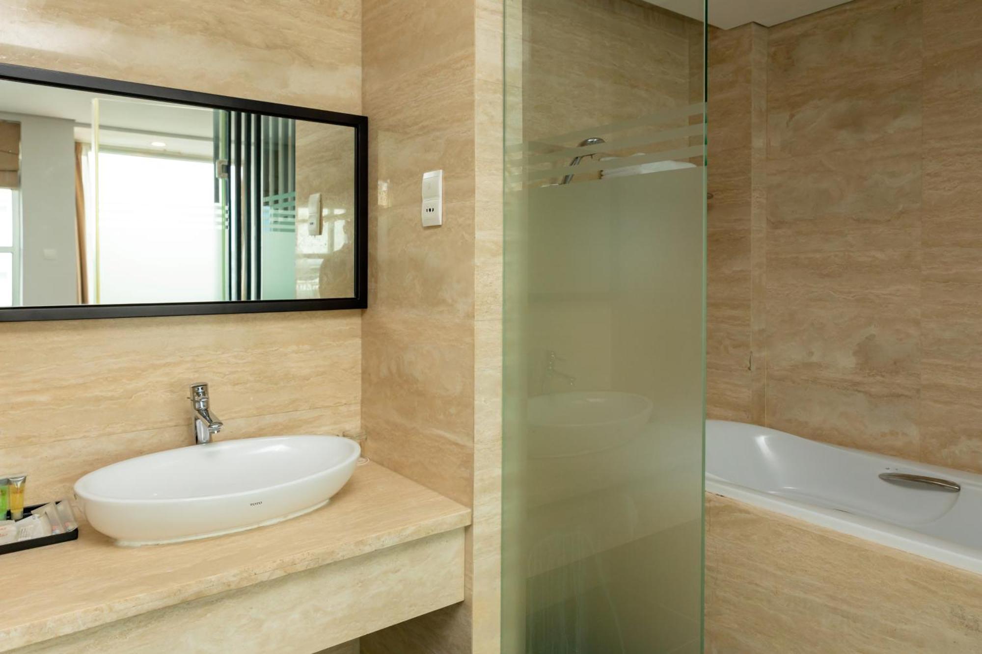 Sonnet Saigon Hotel Хошимин Екстериор снимка